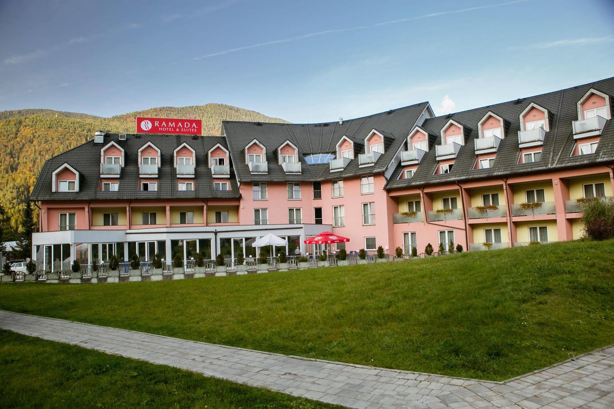 فندق كْرانْيِسكا غورافي  فندق وأجنحة رمادا باي ويندهام كرانجسكا جورا المظهر الخارجي الصورة